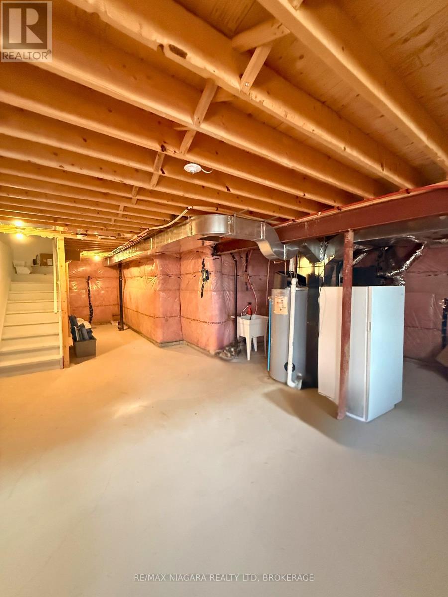 43 Cottonwood Crescent, Welland, Ontario L3B 0J4 - Photo 16 - X12525194