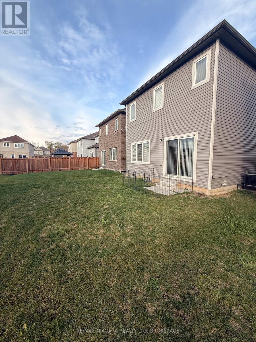 43 Cottonwood Crescent, Welland, Ontario L3B 0J4 - Photo 17 - X12525194