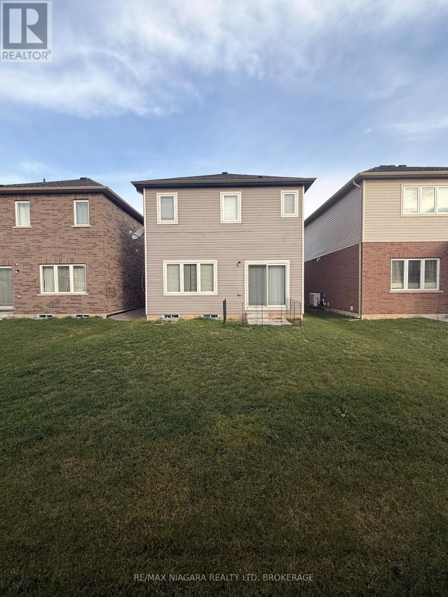 43 Cottonwood Crescent, Welland, Ontario L3B 0J4 - Photo 18 - X12525194