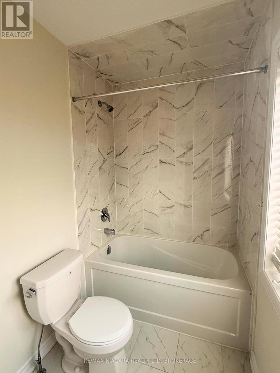 43 Cottonwood Crescent, Welland, Ontario L3B 0J4 - Photo 9 - X12525194