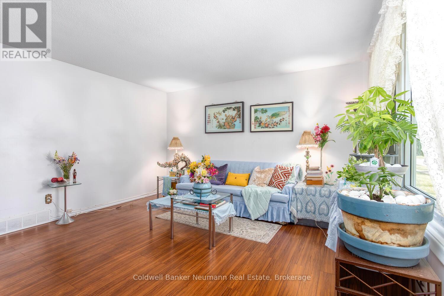 169 Country Club Drive, Guelph, Ontario N1E 3K8 - Photo 5 - X12525236