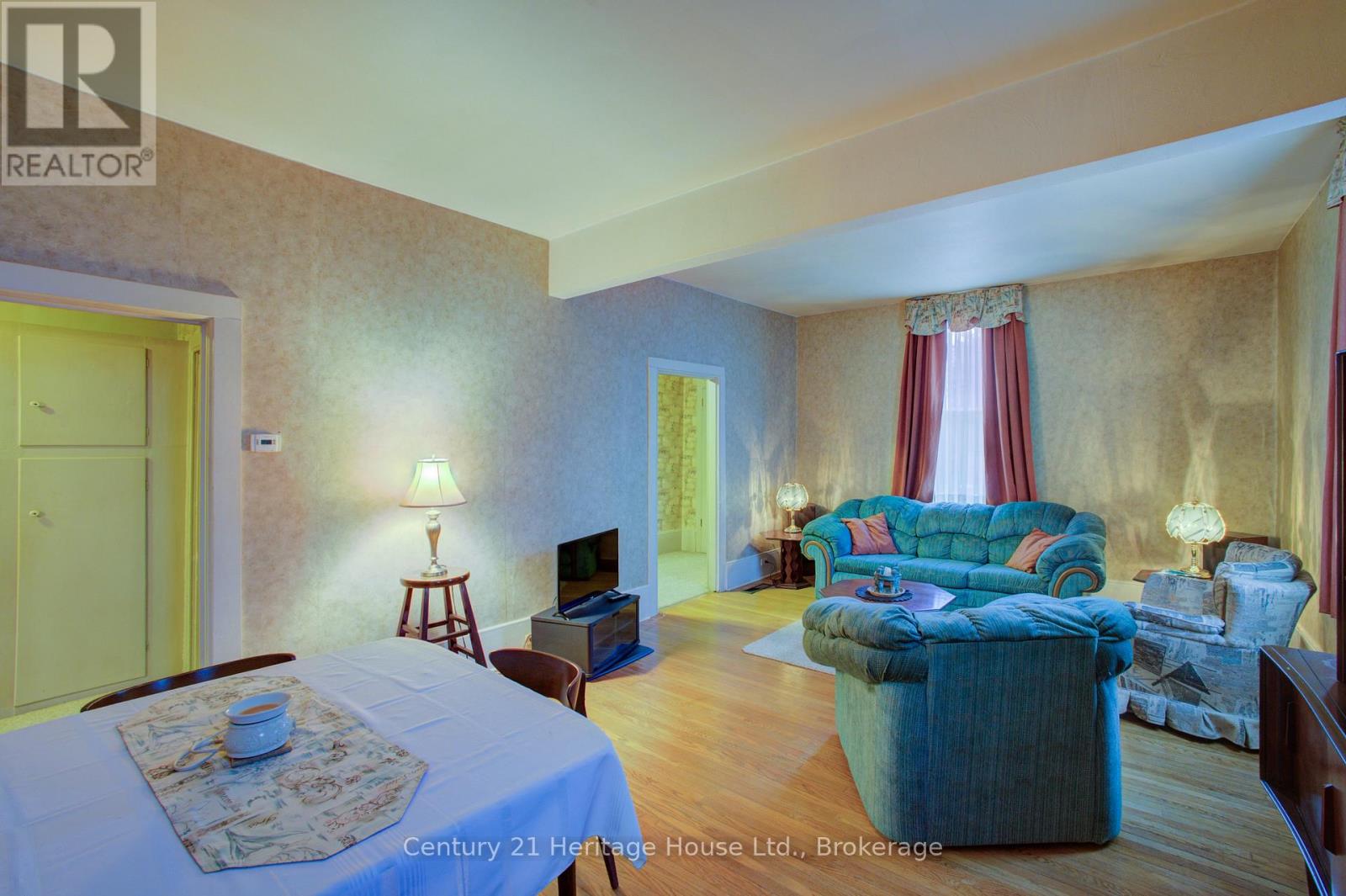 152 Countess Street N, West Grey, Ontario  N0G 1R0 - Photo 11 - X12525240