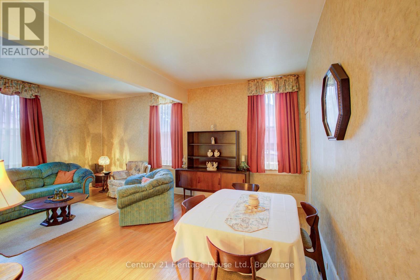 152 Countess Street N, West Grey, Ontario  N0G 1R0 - Photo 12 - X12525240