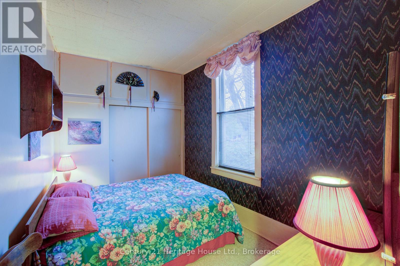 152 Countess Street N, West Grey, Ontario  N0G 1R0 - Photo 13 - X12525240