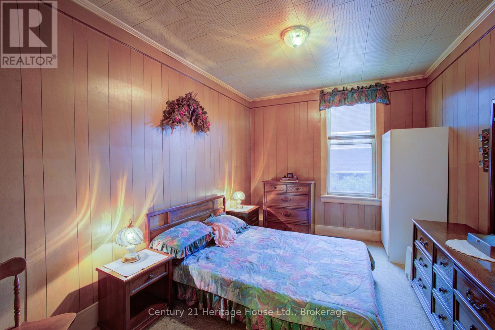 152 Countess Street N, West Grey, Ontario  N0G 1R0 - Photo 16 - X12525240