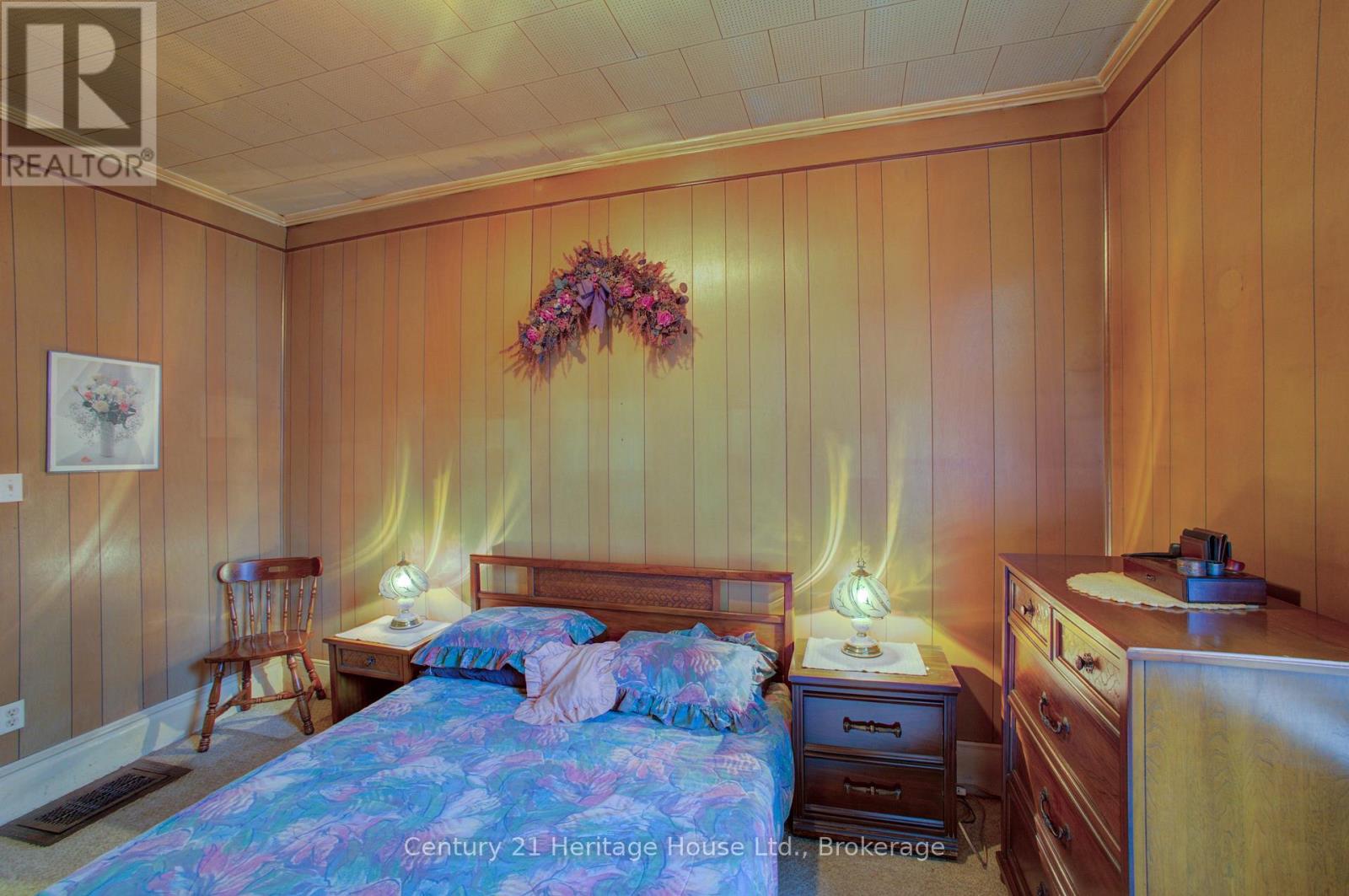 152 Countess Street N, West Grey, Ontario  N0G 1R0 - Photo 17 - X12525240