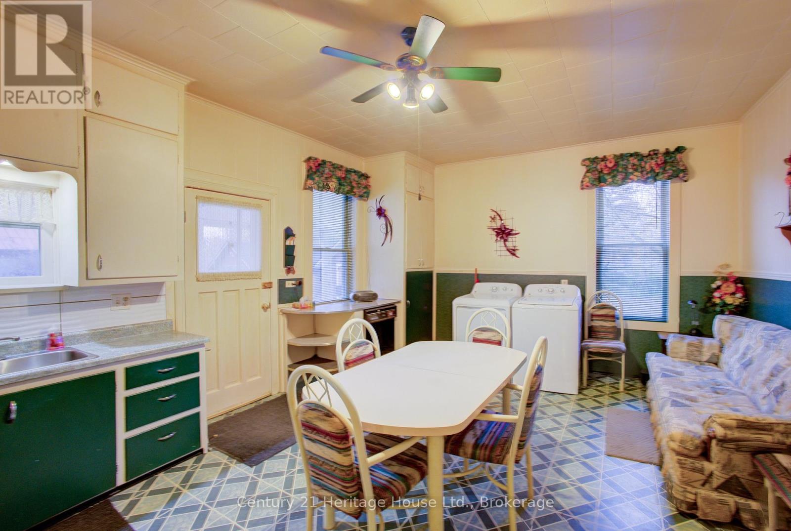 152 Countess Street N, West Grey, Ontario  N0G 1R0 - Photo 19 - X12525240