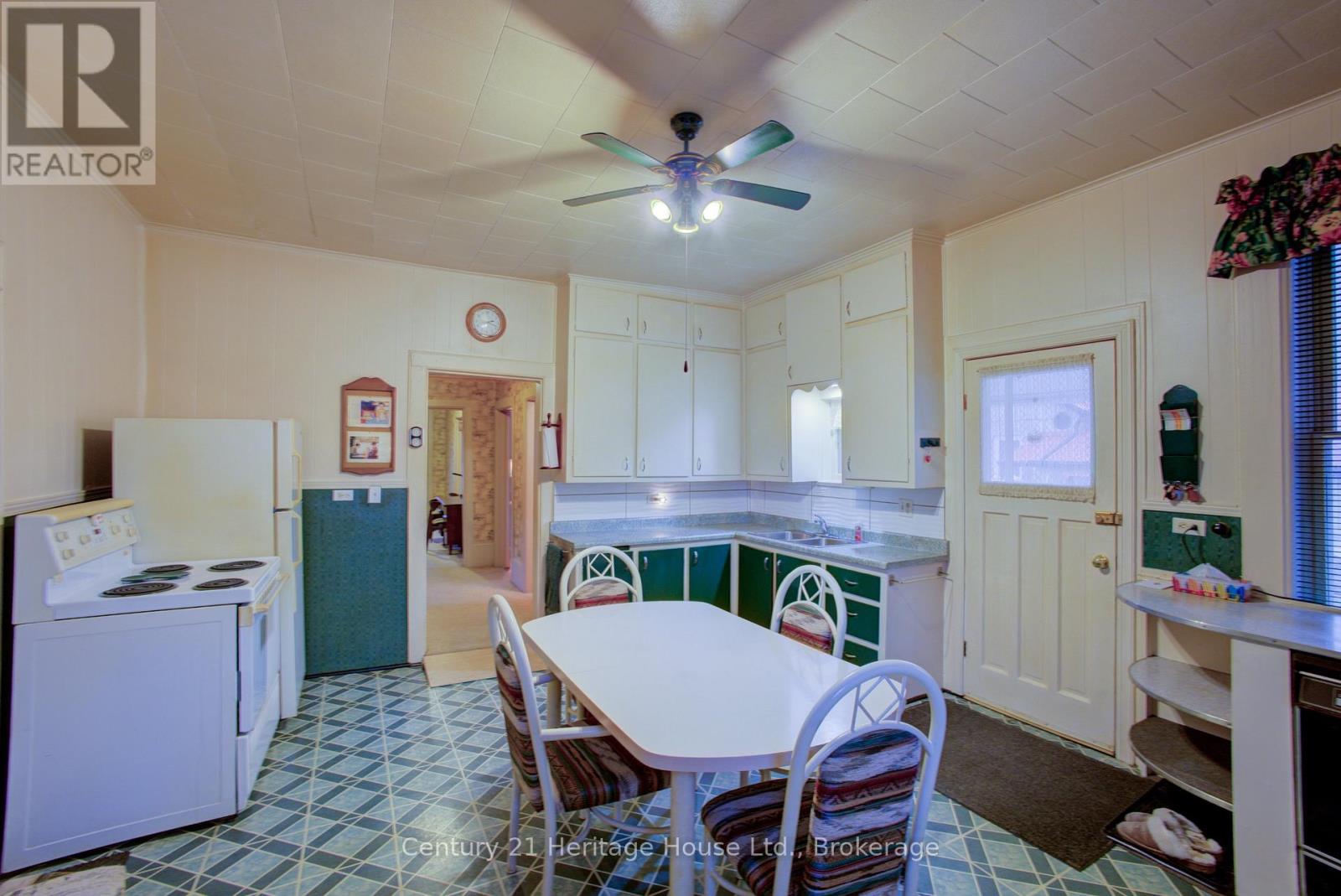 152 Countess Street N, West Grey, Ontario  N0G 1R0 - Photo 20 - X12525240