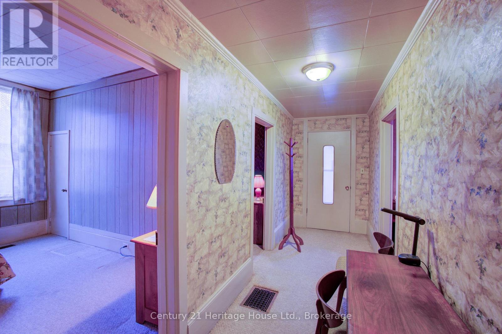 152 Countess Street N, West Grey, Ontario  N0G 1R0 - Photo 6 - X12525240