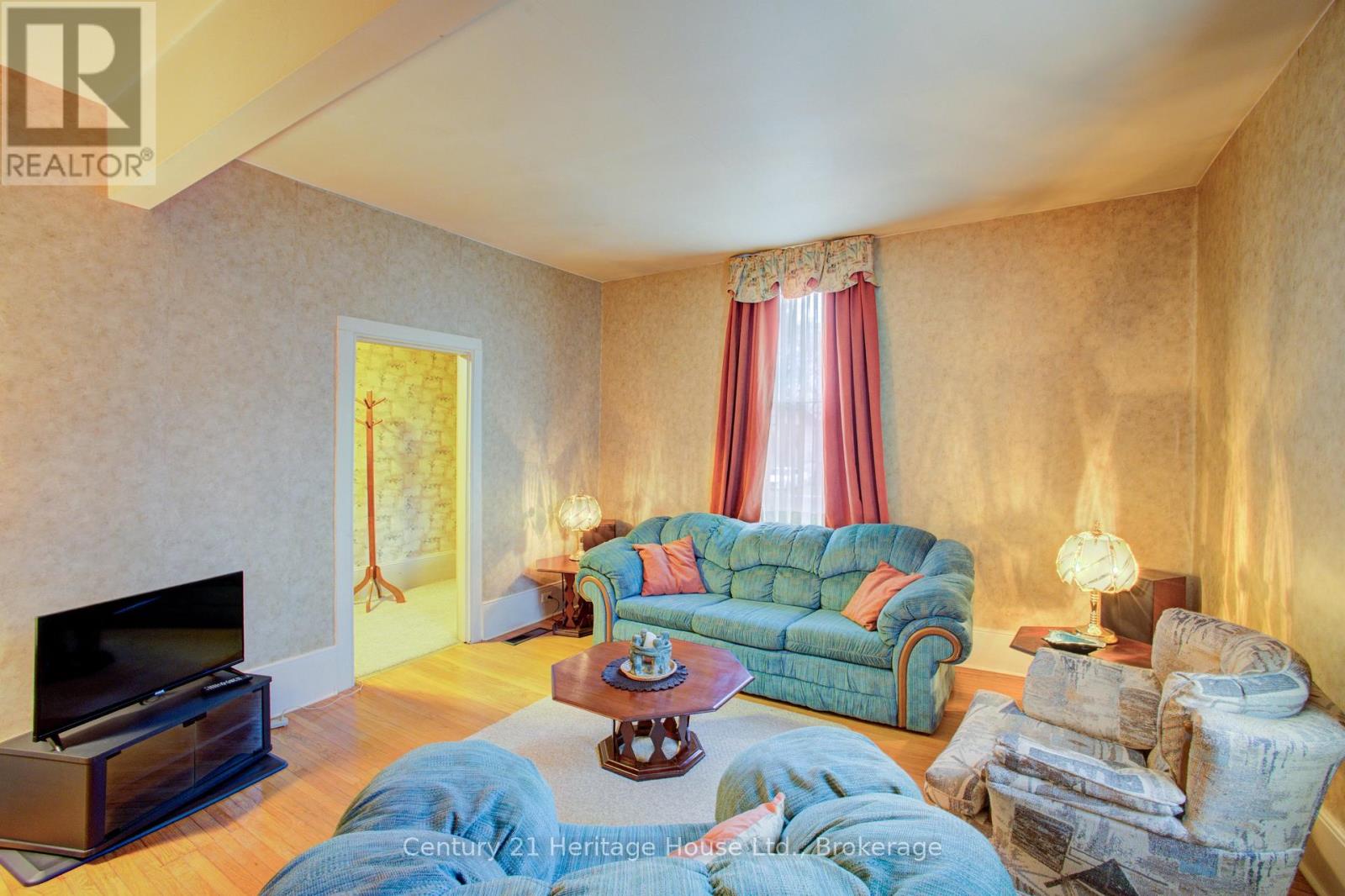 152 Countess Street N, West Grey, Ontario  N0G 1R0 - Photo 8 - X12525240