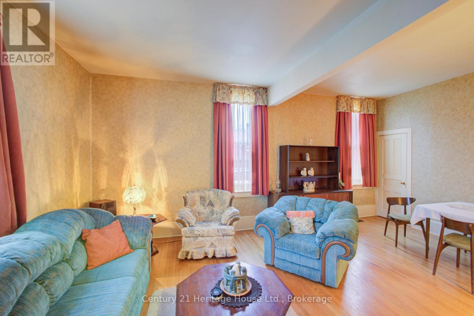 152 Countess Street N, West Grey, Ontario  N0G 1R0 - Photo 9 - X12525240