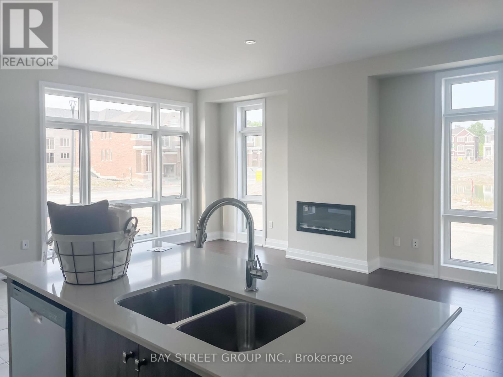 993 Crowsnest Hollow, Pickering, Ontario  L1X 0P4 - Photo 11 - E12525220