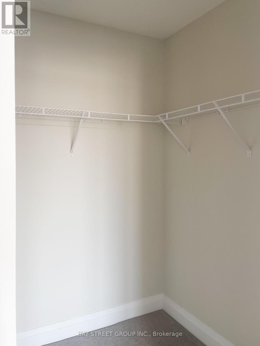 993 Crowsnest Hollow, Pickering, Ontario  L1X 0P4 - Photo 17 - E12525220