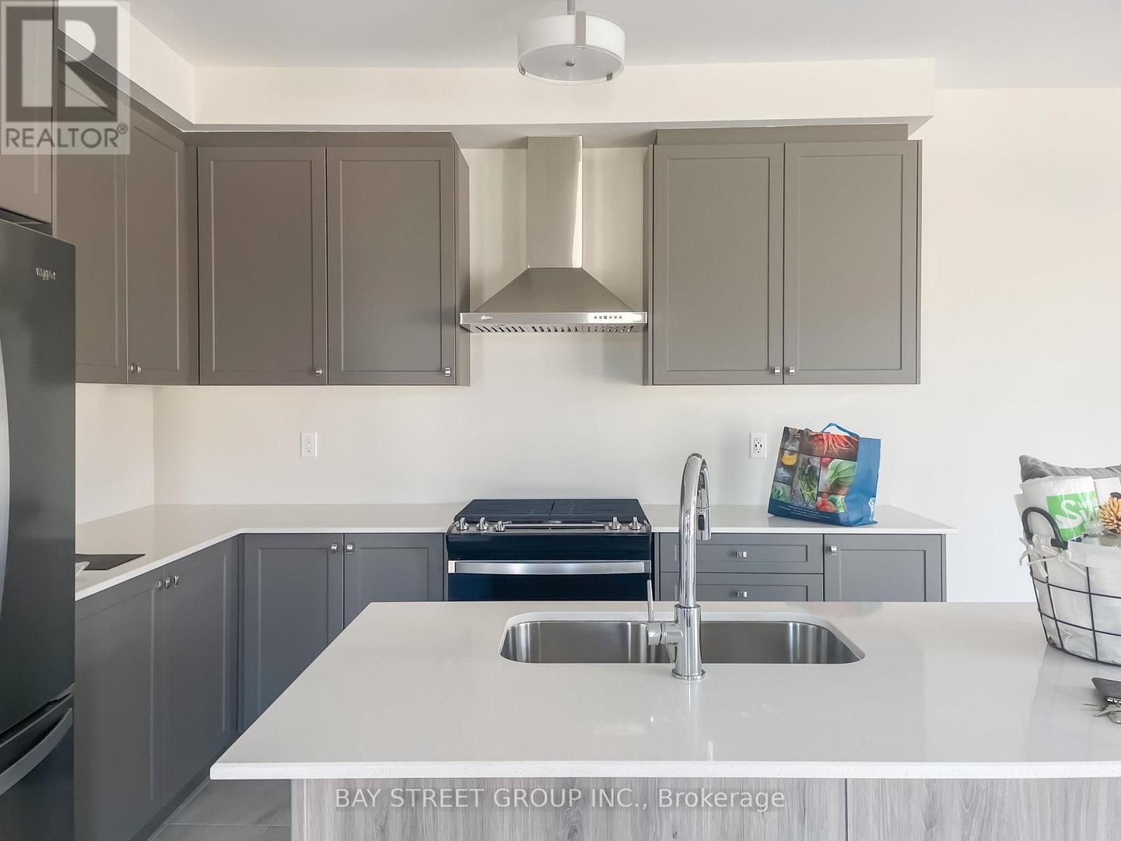 993 Crowsnest Hollow, Pickering, Ontario  L1X 0P4 - Photo 6 - E12525220