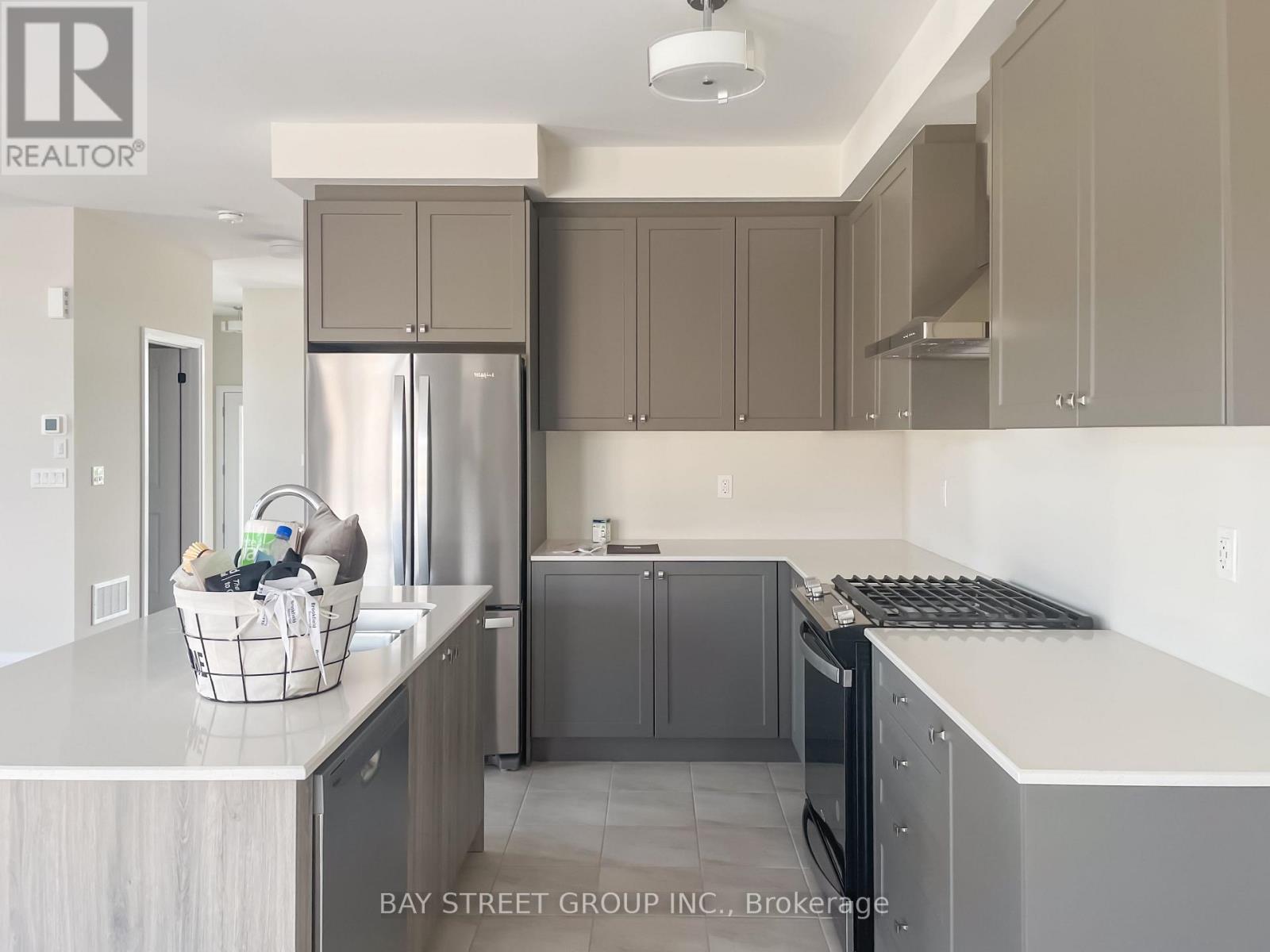 993 Crowsnest Hollow, Pickering, Ontario  L1X 0P4 - Photo 8 - E12525220