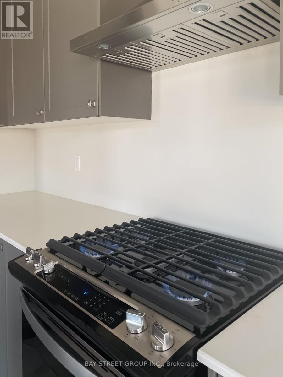 993 Crowsnest Hollow, Pickering, Ontario  L1X 0P4 - Photo 9 - E12525220