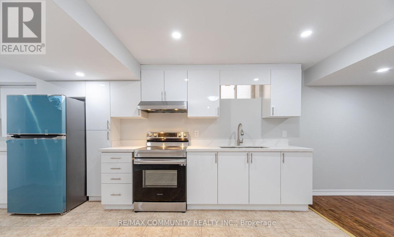 Lower - 53 Hoyle Drive W, Brampton, Ontario  L6P 1T5 - Photo 2 - W12525218