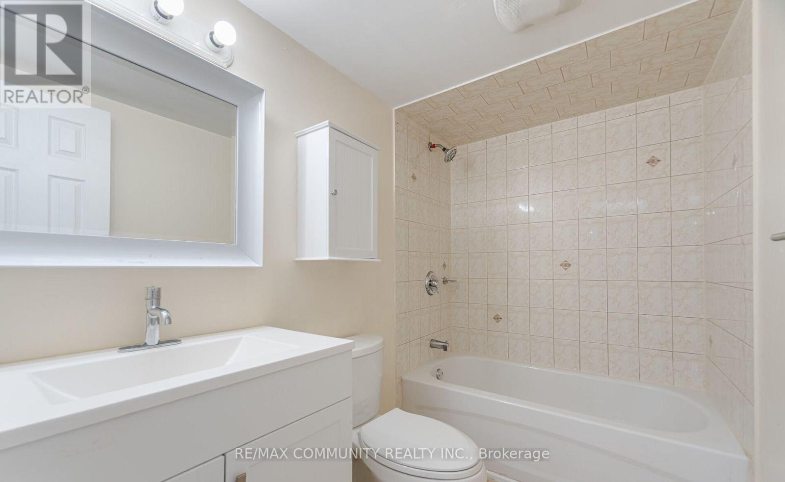 Lower - 53 Hoyle Drive W, Brampton, Ontario  L6P 1T5 - Photo 8 - W12525218