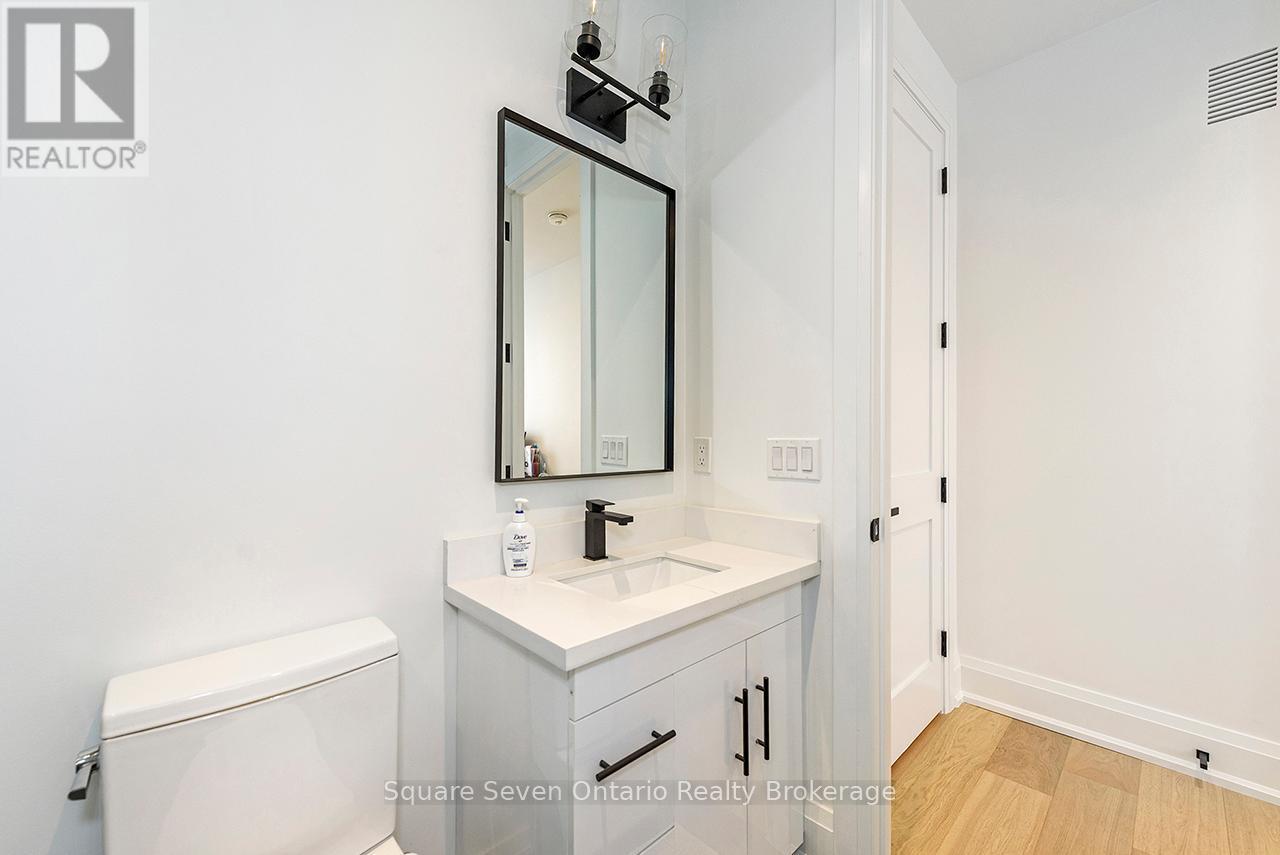 518 Sherin Drive, Oakville, Ontario  L6L 4J8 - Photo 10 - W12525248