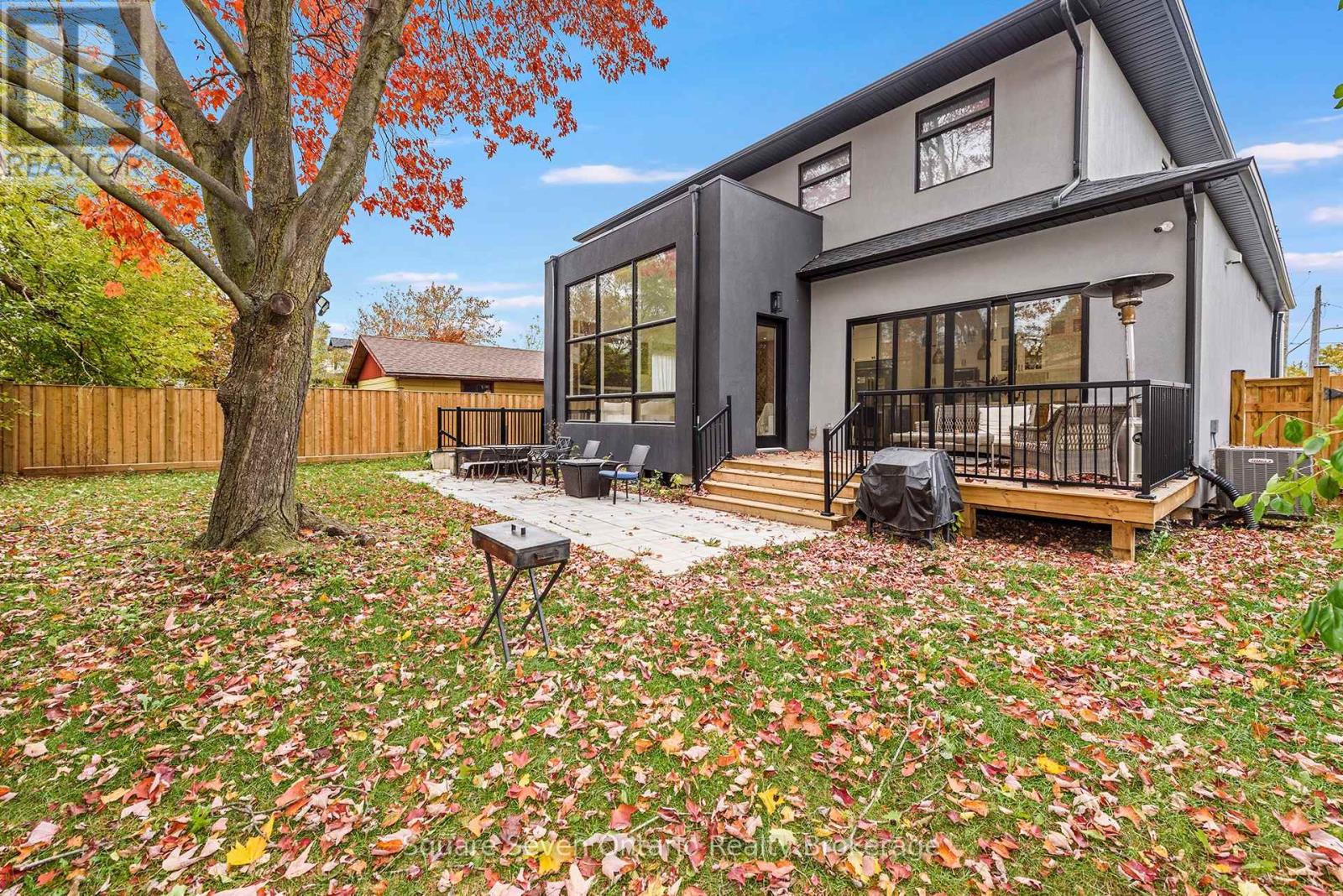 518 Sherin Drive, Oakville, Ontario  L6L 4J8 - Photo 2 - W12525248