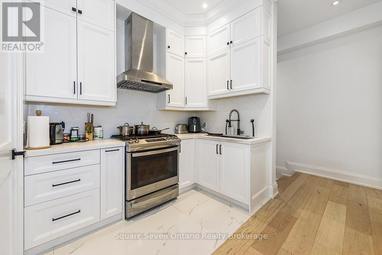 518 Sherin Drive, Oakville, Ontario  L6L 4J8 - Photo 21 - W12525248