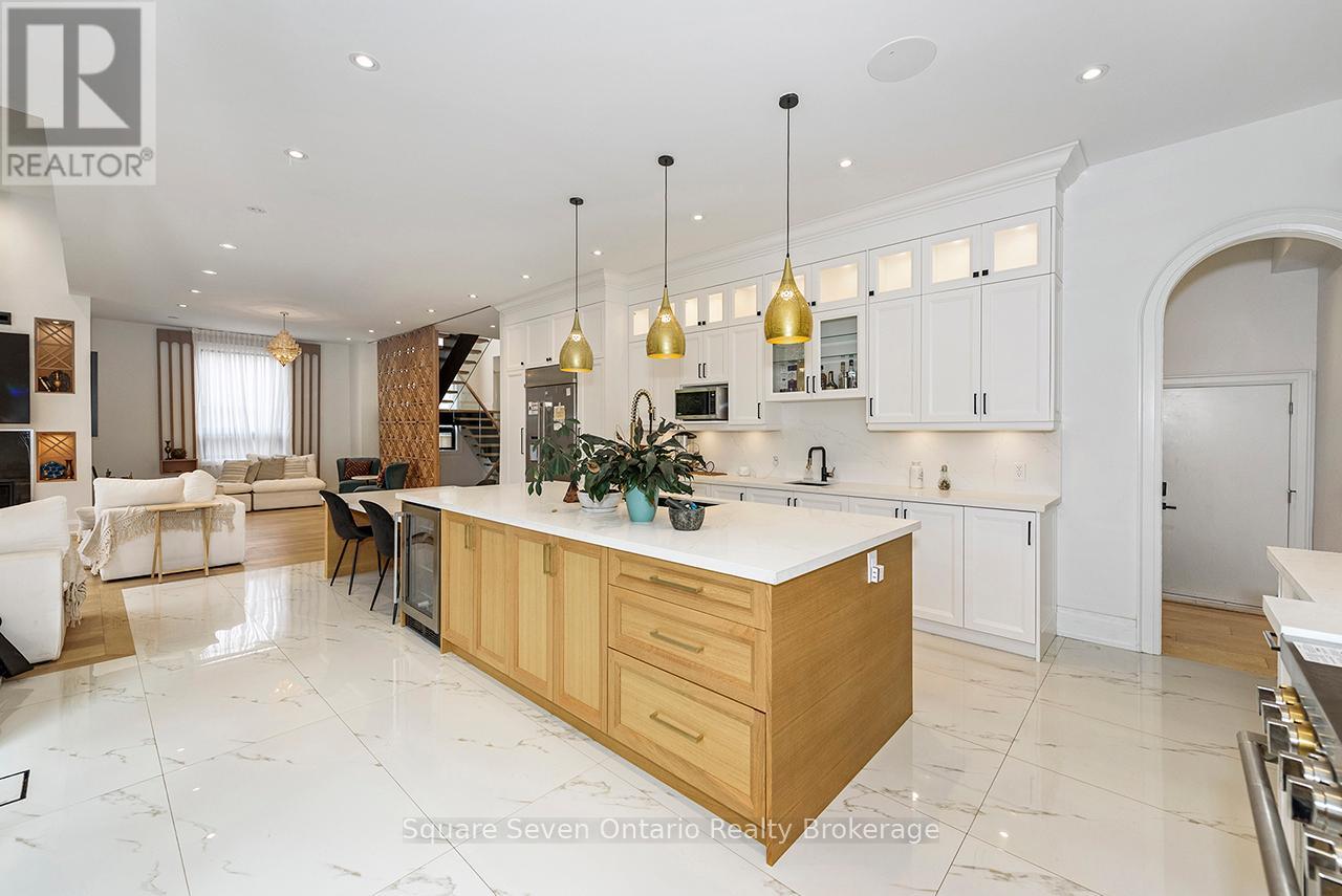 518 Sherin Drive, Oakville, Ontario  L6L 4J8 - Photo 5 - W12525248