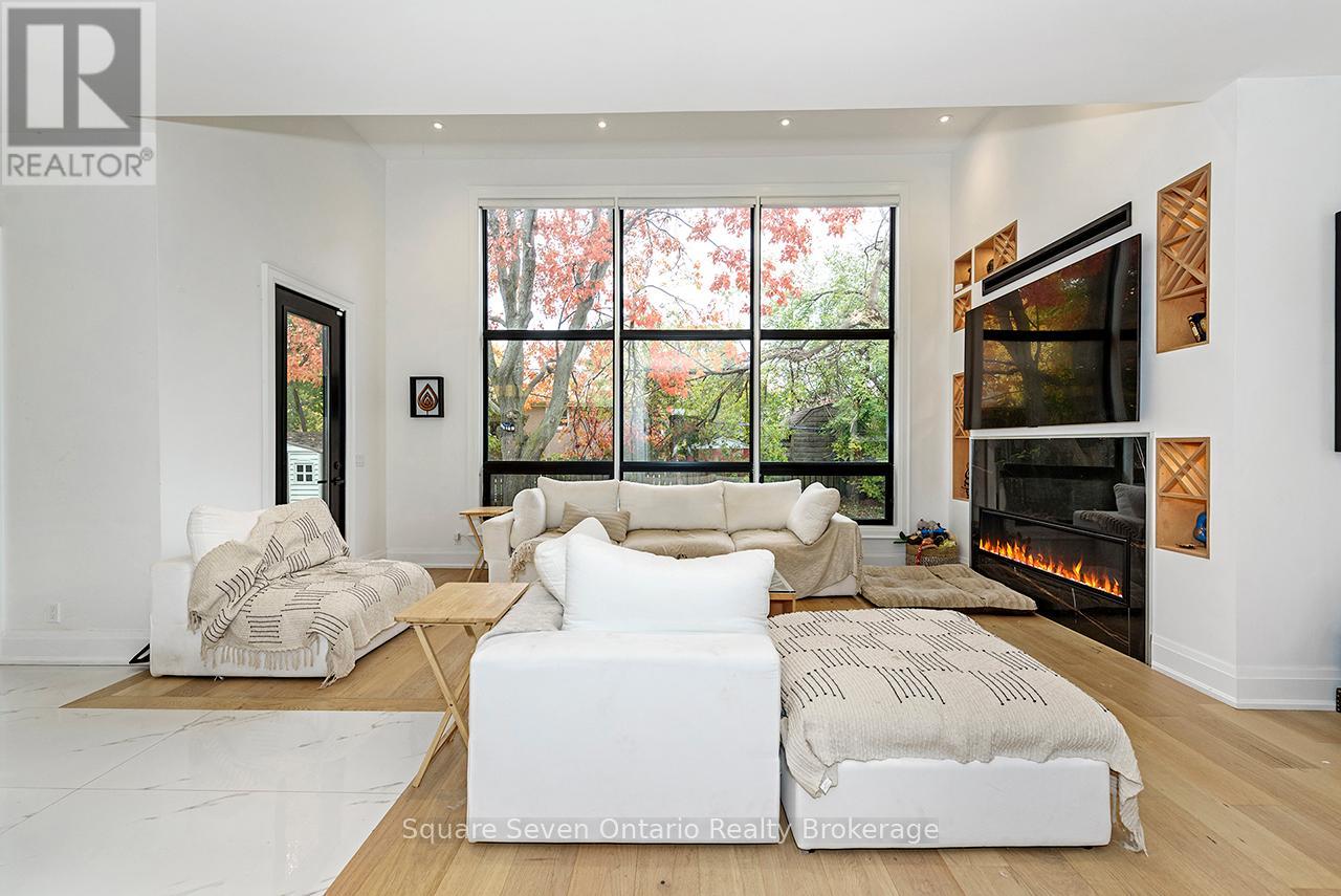 518 Sherin Drive, Oakville, Ontario  L6L 4J8 - Photo 6 - W12525248