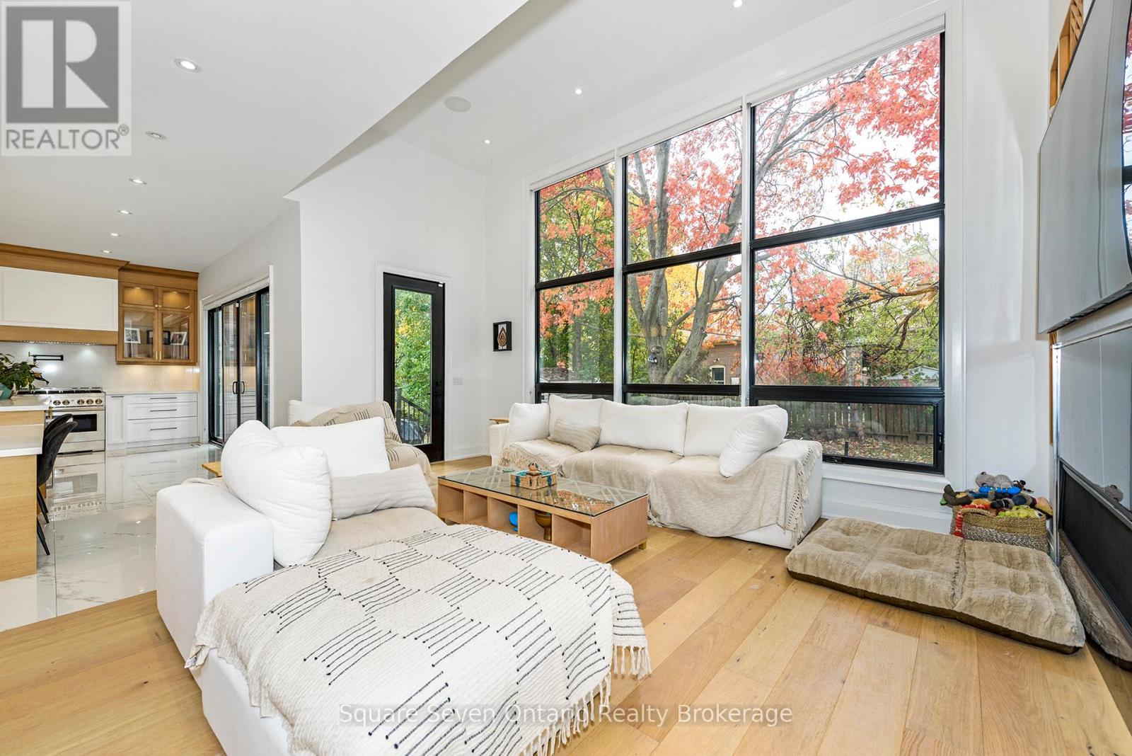 518 Sherin Drive, Oakville, Ontario  L6L 4J8 - Photo 7 - W12525248