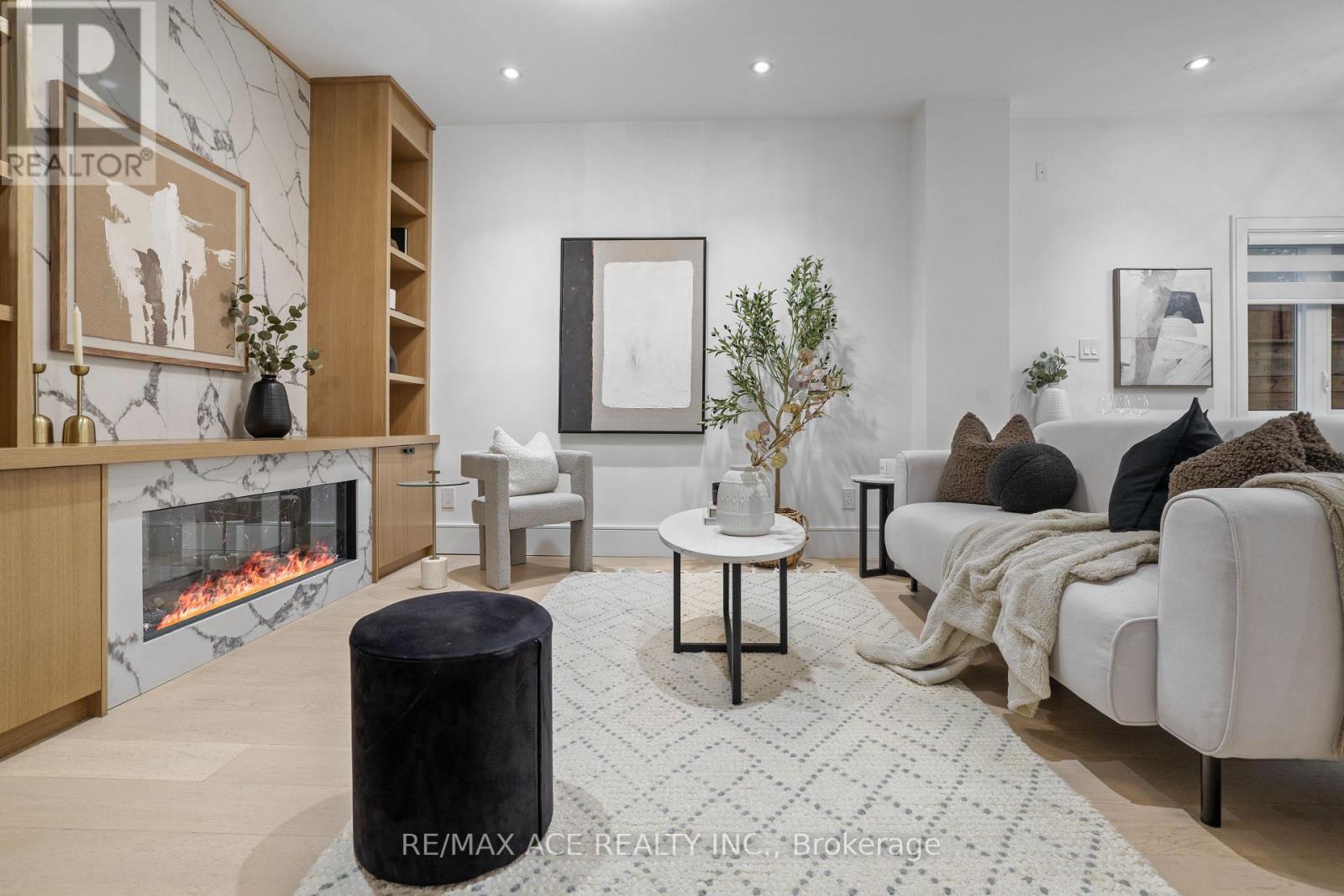 10a Benson Avenue W, Mississauga, Ontario  L5H 2P2 - Photo 14 - W12525260