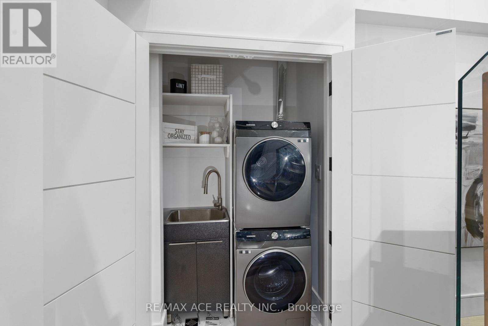 10a Benson Avenue W, Mississauga, Ontario  L5H 2P2 - Photo 36 - W12525260