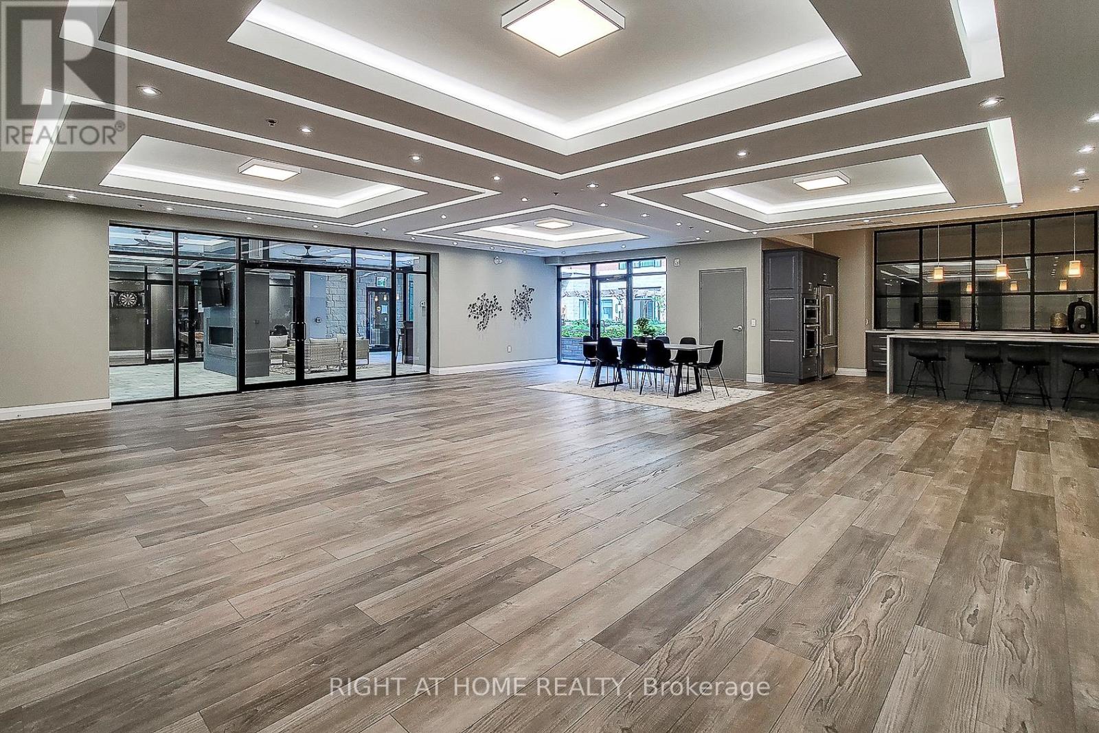 217 - 1 Redfern Avenue, Hamilton, Ontario  L9C 0E6 - Photo 11 - X12525202