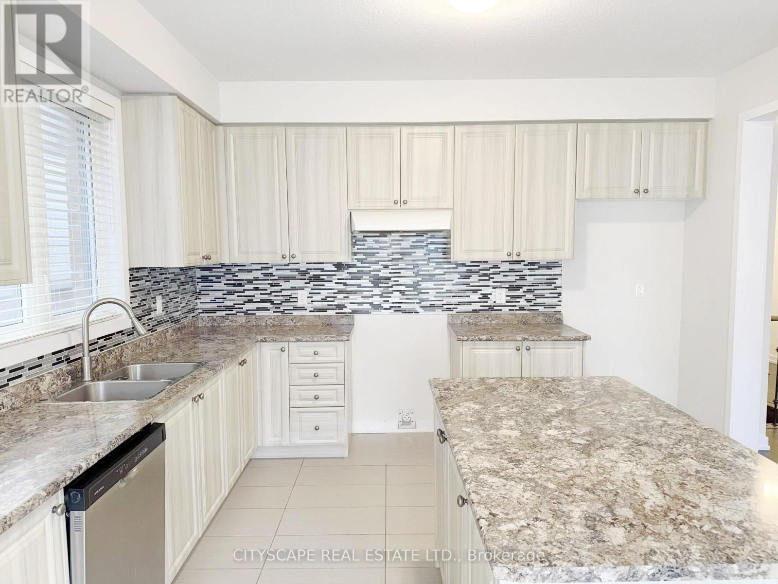 16 Pagebrook Crescent, Hamilton, Ontario  L8J 0K7 - Photo 11 - X12525238