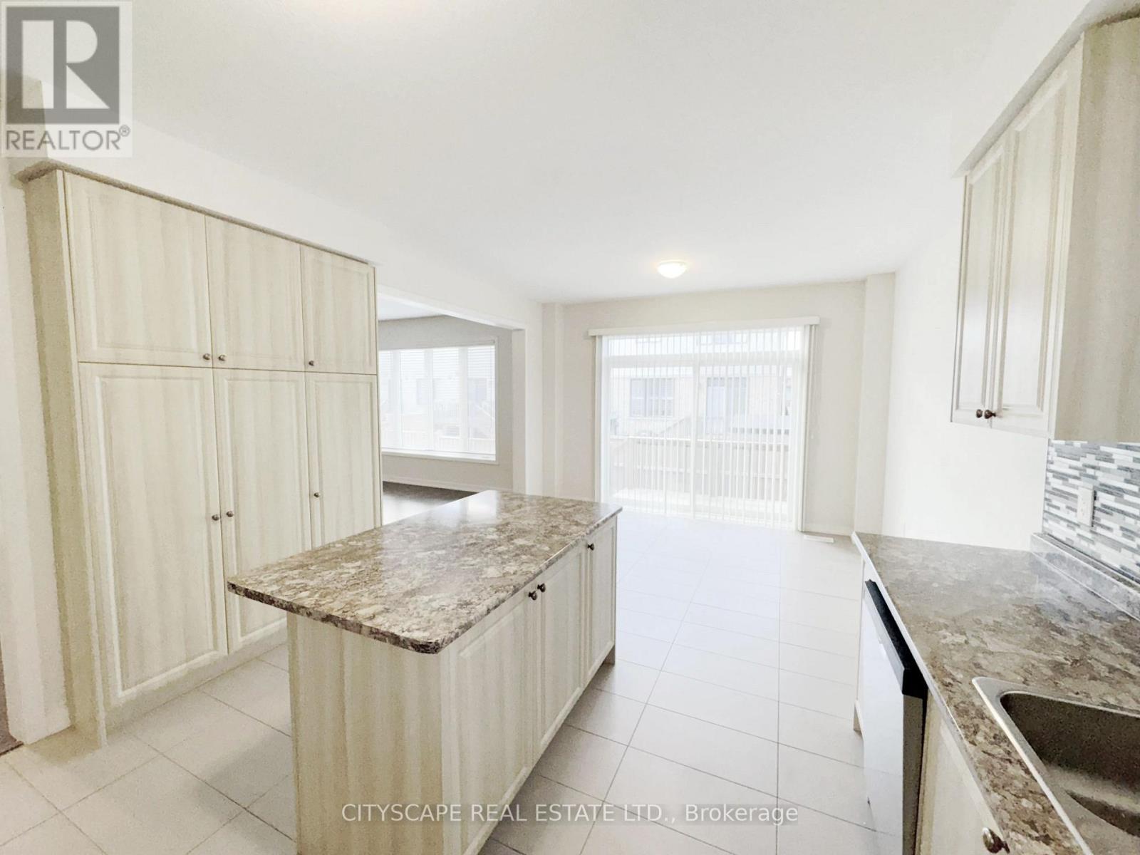 16 Pagebrook Crescent, Hamilton, Ontario  L8J 0K7 - Photo 13 - X12525238