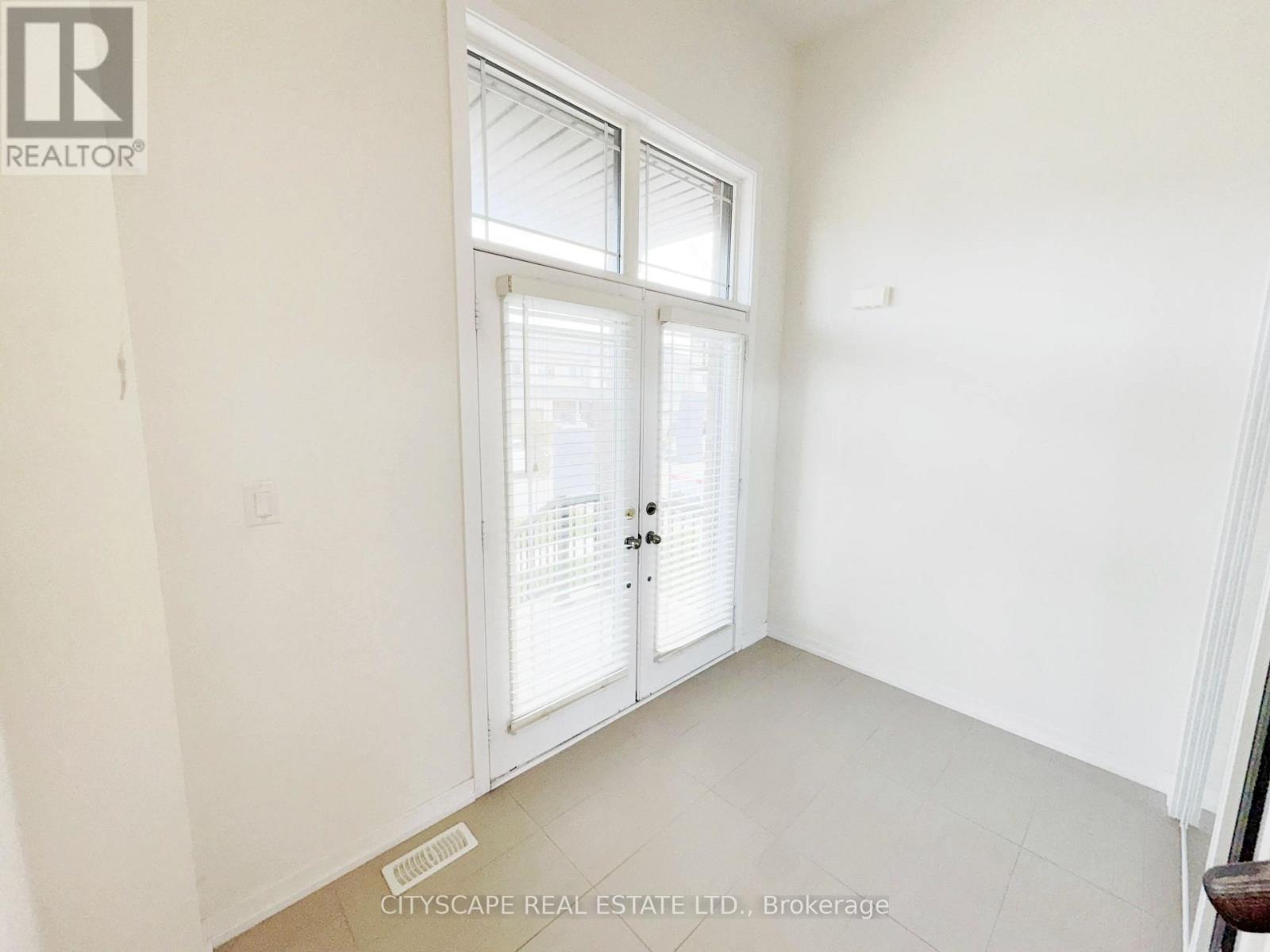 16 Pagebrook Crescent, Hamilton, Ontario  L8J 0K7 - Photo 5 - X12525238