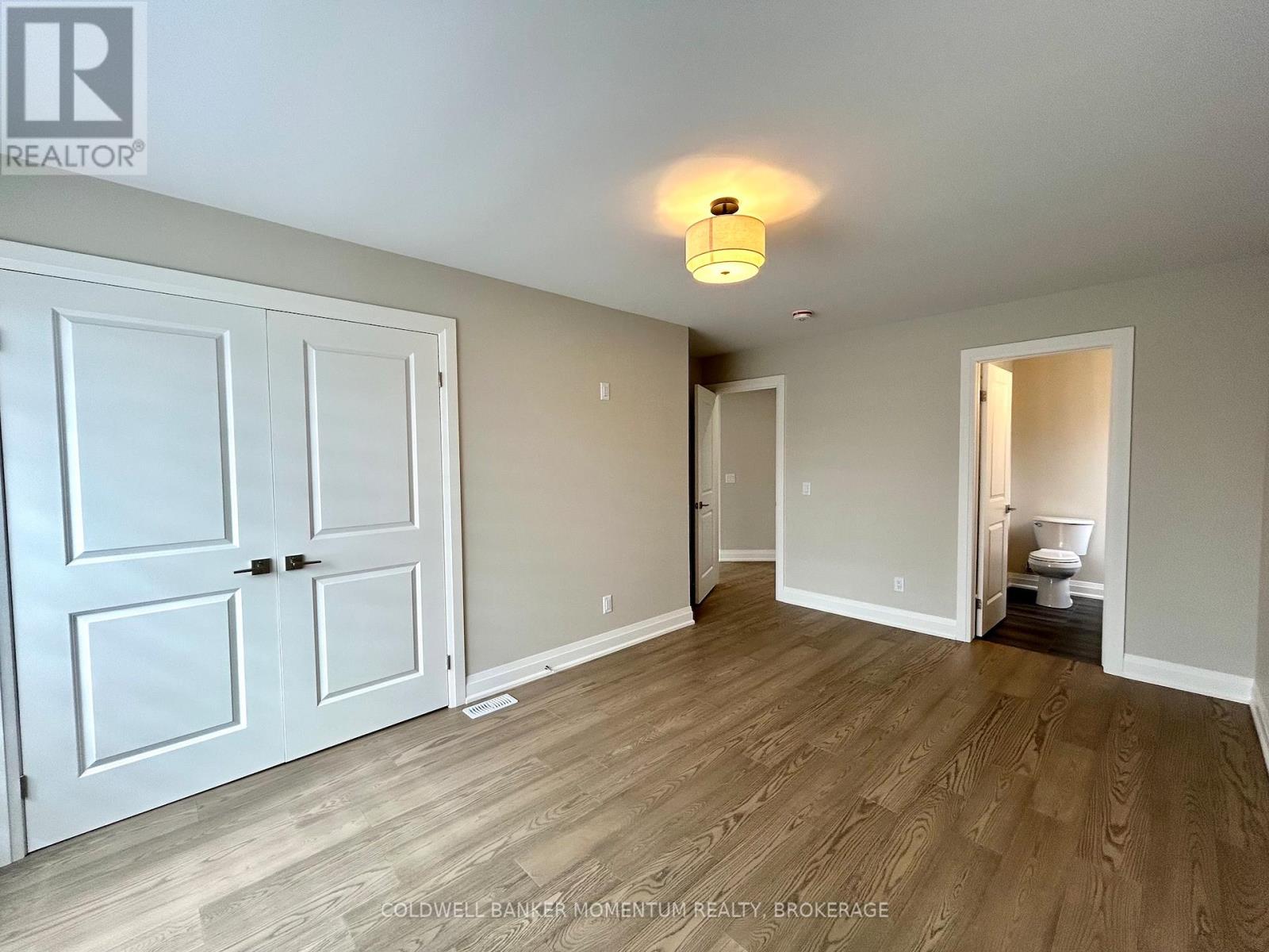 Upper - 5103 Bridge Street, Niagara Falls, Ontario  L2E 2S9 - Photo 15 - X12525278