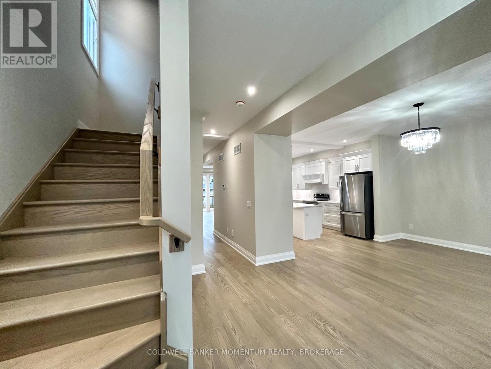 Upper - 5103 Bridge Street, Niagara Falls, Ontario  L2E 2S9 - Photo 2 - X12525278