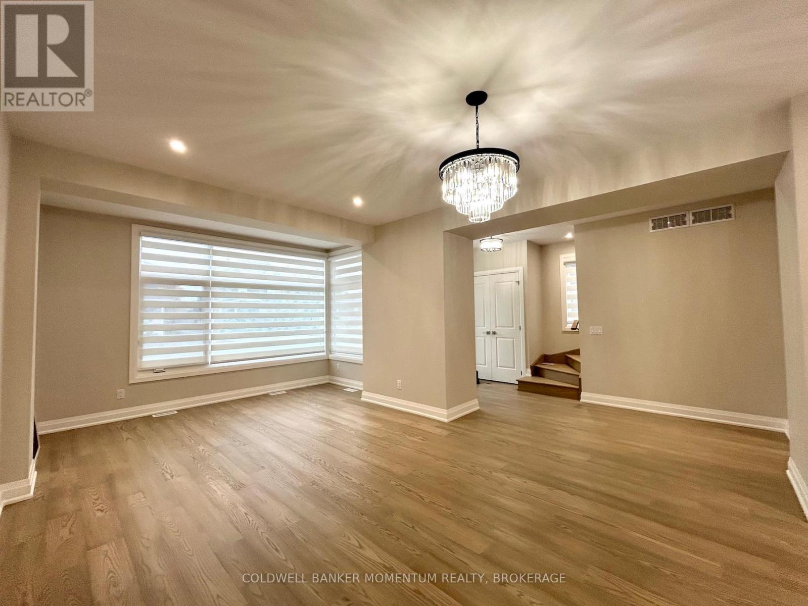 Upper - 5103 Bridge Street, Niagara Falls, Ontario  L2E 2S9 - Photo 5 - X12525278