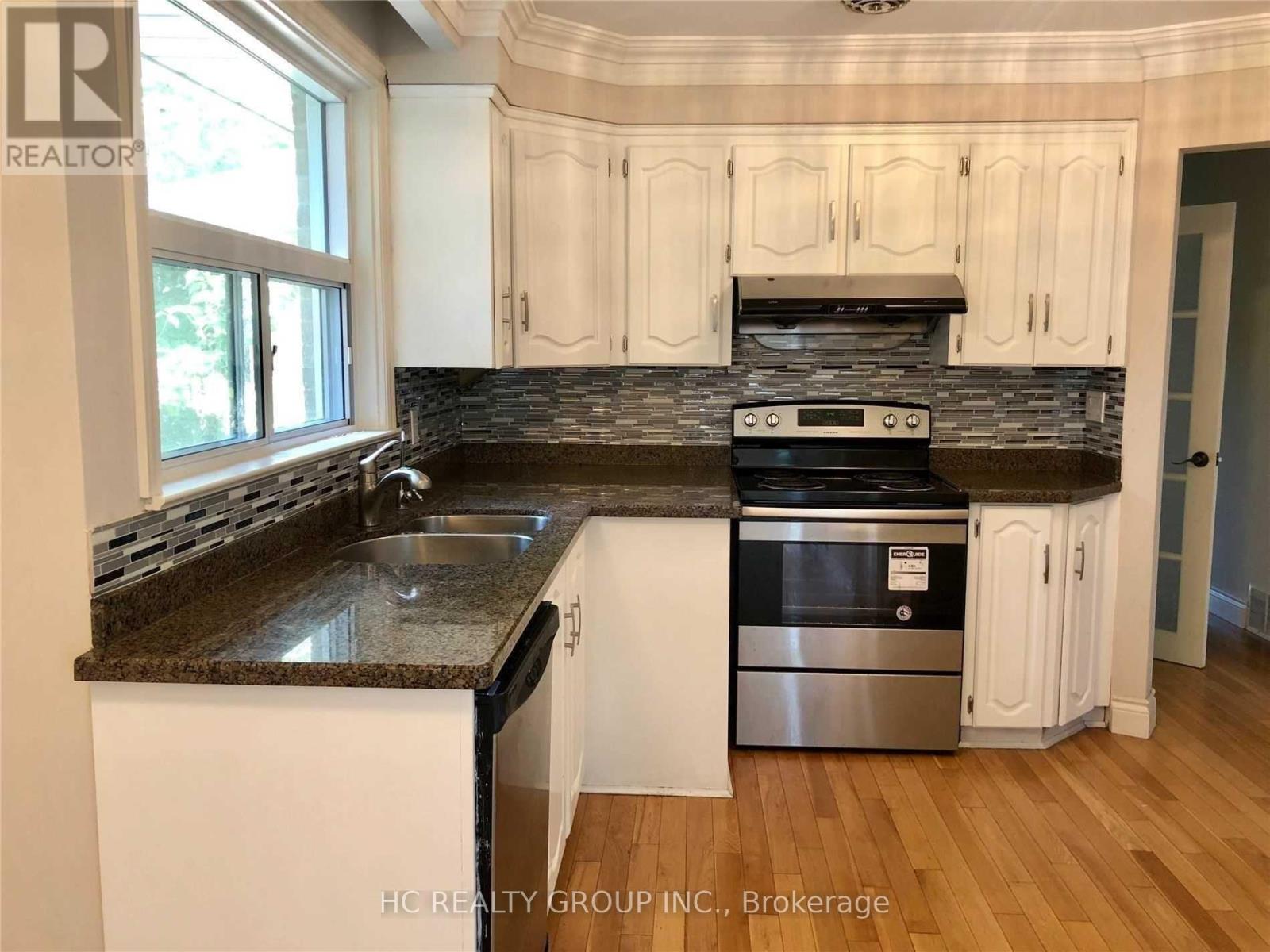 15 Bowerbank Drive, Toronto, Ontario  M2M 1Z9 - Photo 3 - C12525270