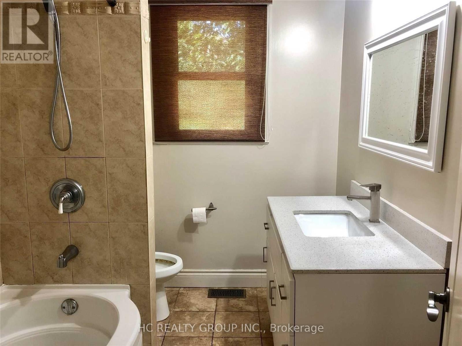 15 Bowerbank Drive, Toronto, Ontario  M2M 1Z9 - Photo 7 - C12525270