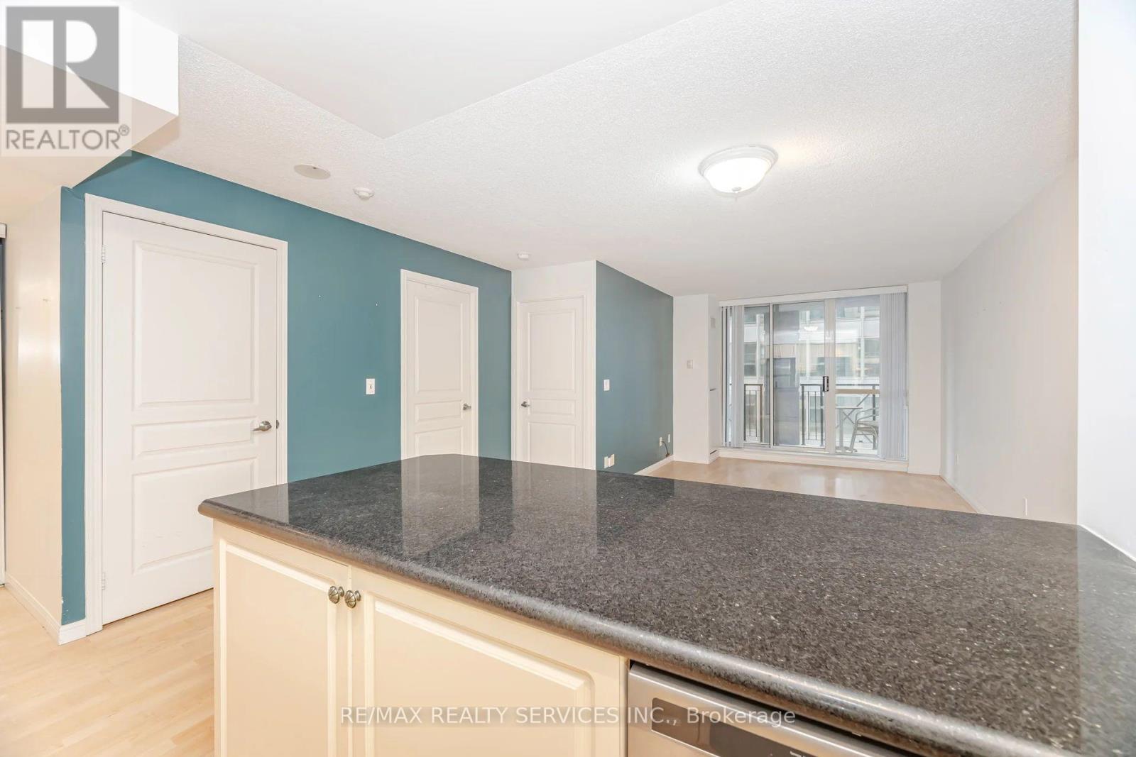 1012 - 140 Simcoe Street, Toronto, Ontario  M5H 4E9 - Photo 11 - C12525274