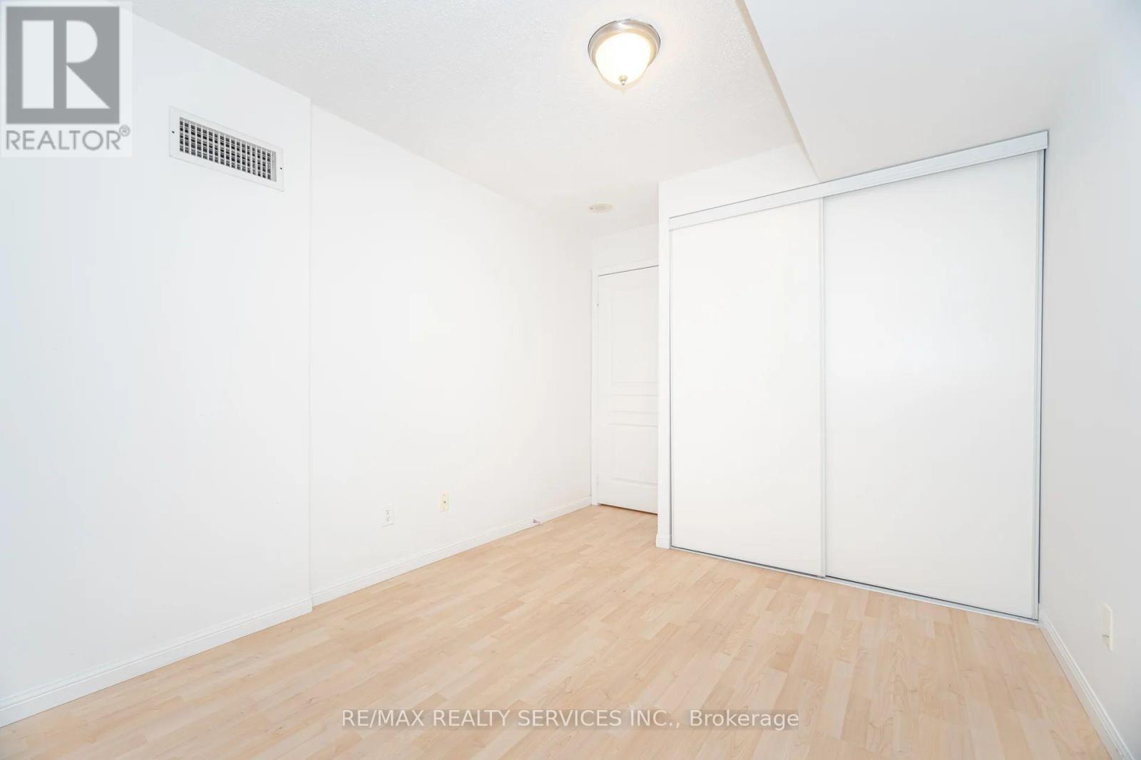1012 - 140 Simcoe Street, Toronto, Ontario  M5H 4E9 - Photo 21 - C12525274