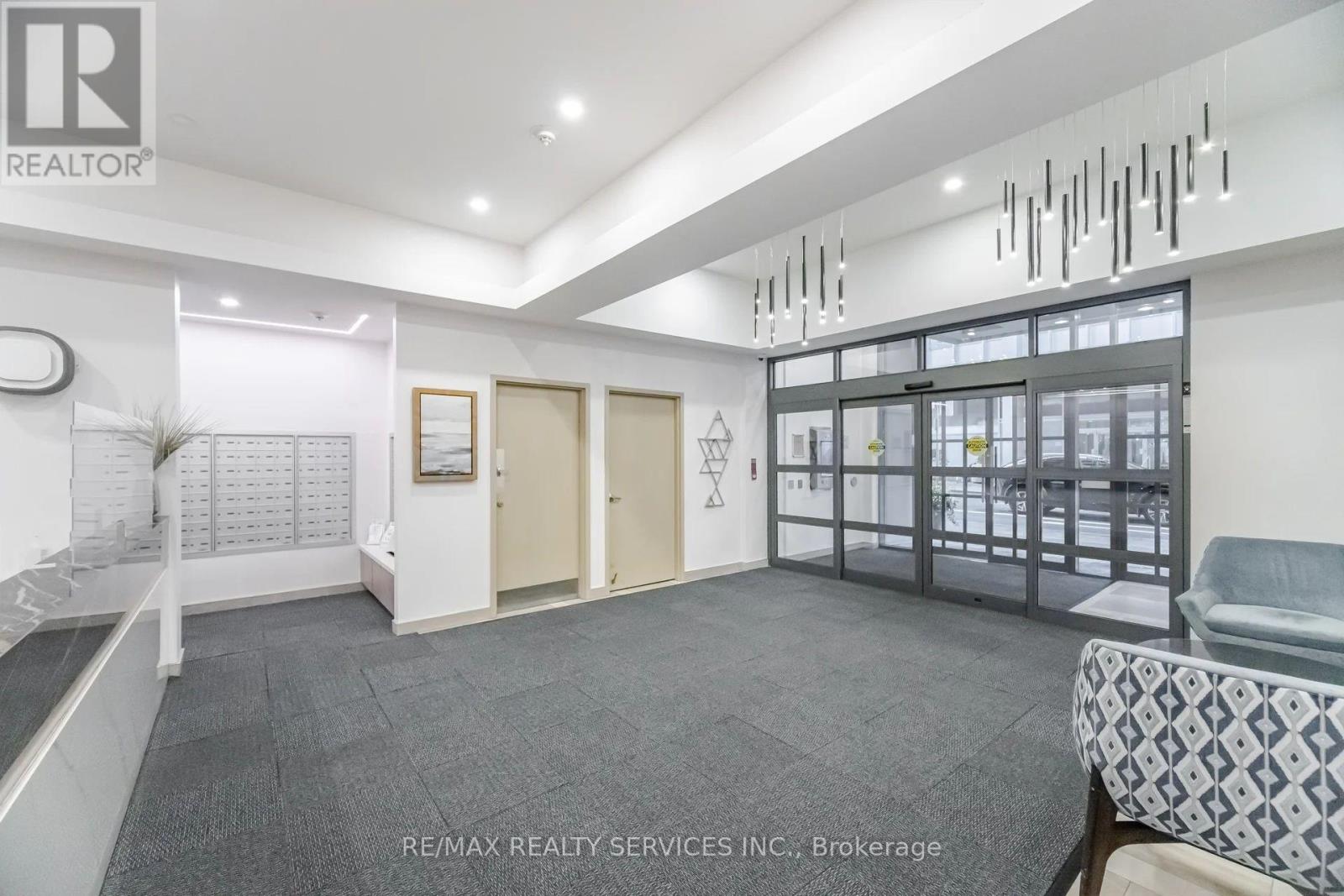 1012 - 140 Simcoe Street, Toronto, Ontario  M5H 4E9 - Photo 3 - C12525274