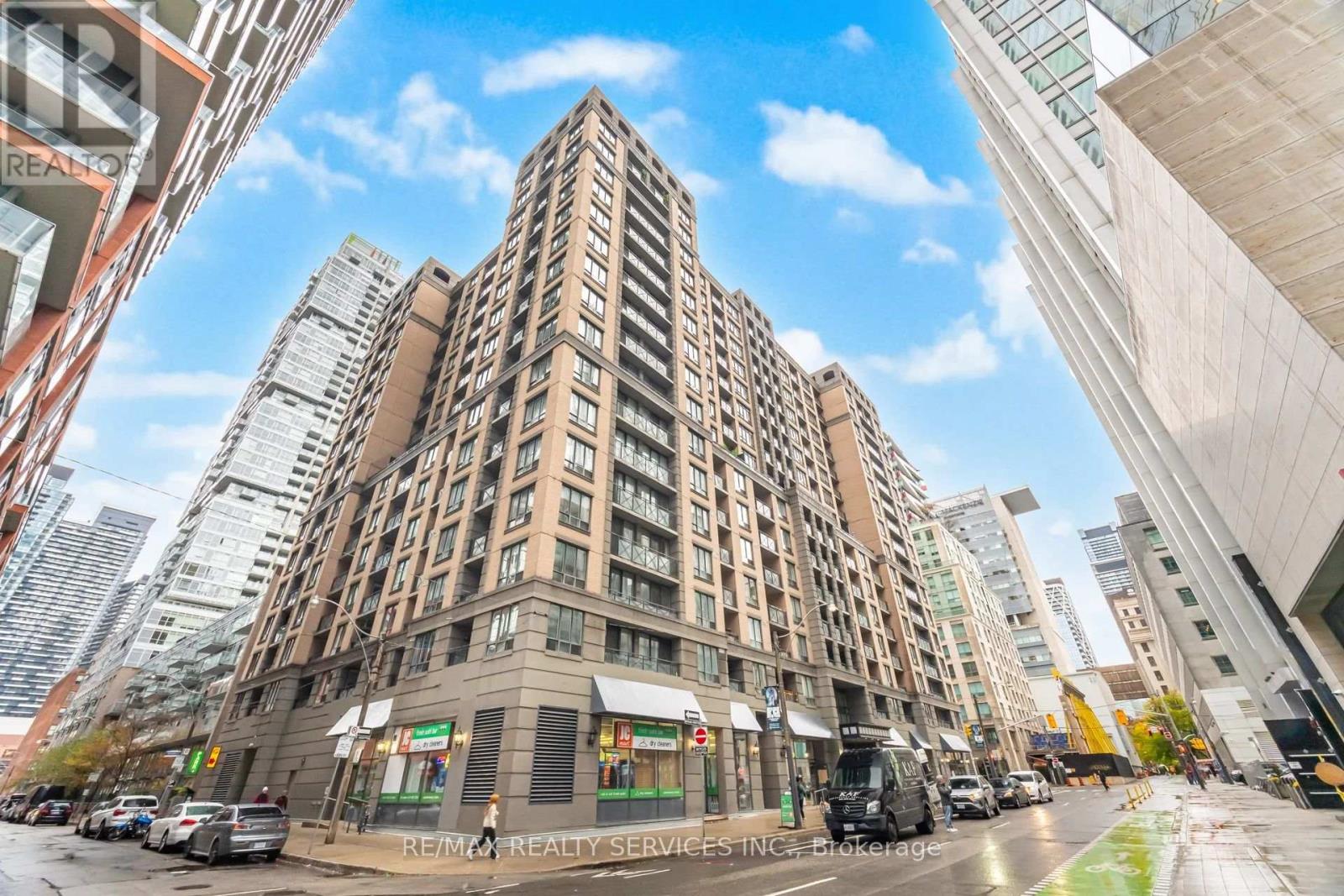 1012 - 140 Simcoe Street, Toronto, Ontario  M5H 4E9 - Photo 37 - C12525274