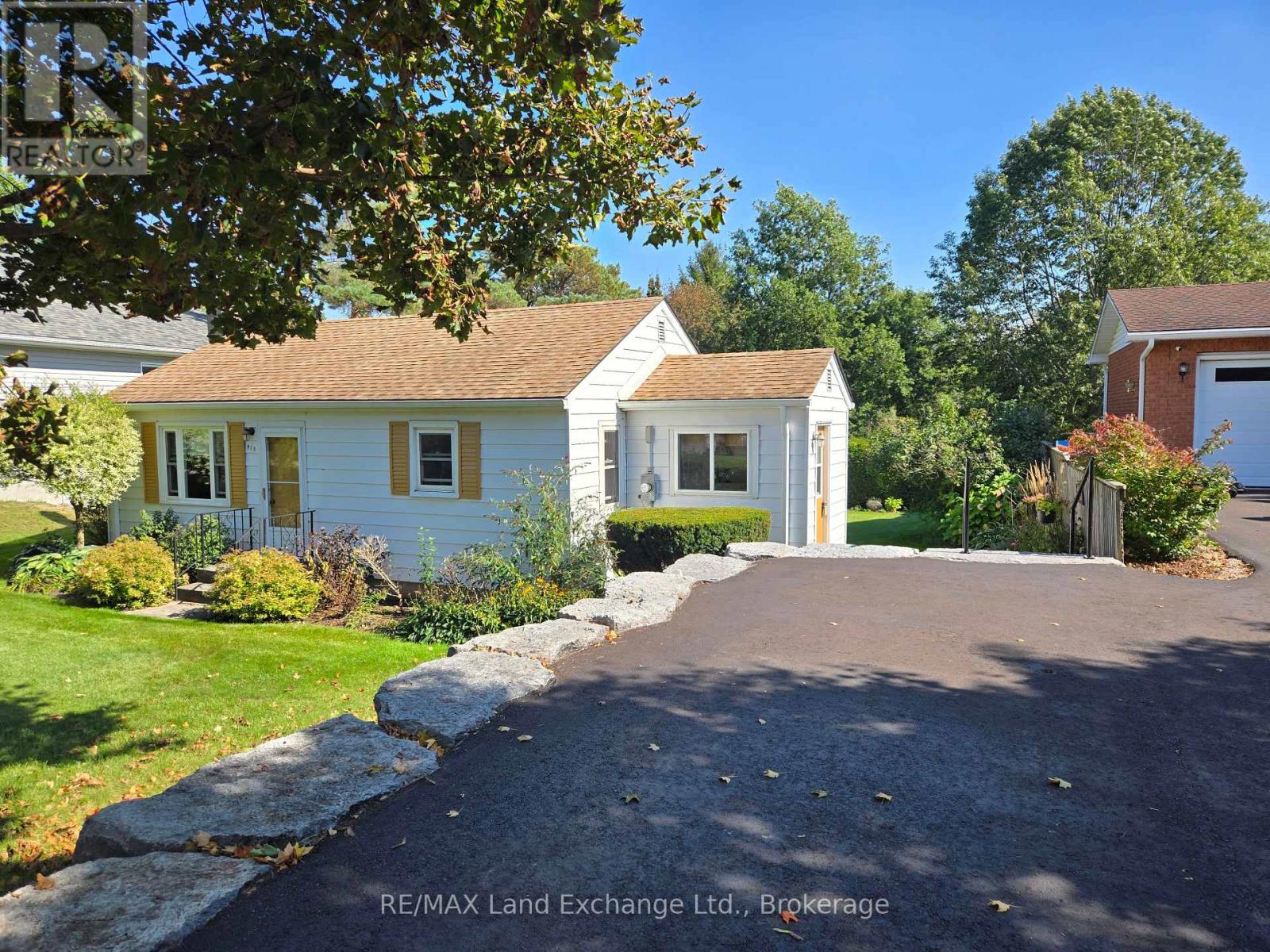 415 Elgin Street S, Kincardine, Ontario N2Z 2V4 - Photo 1 - X12429207