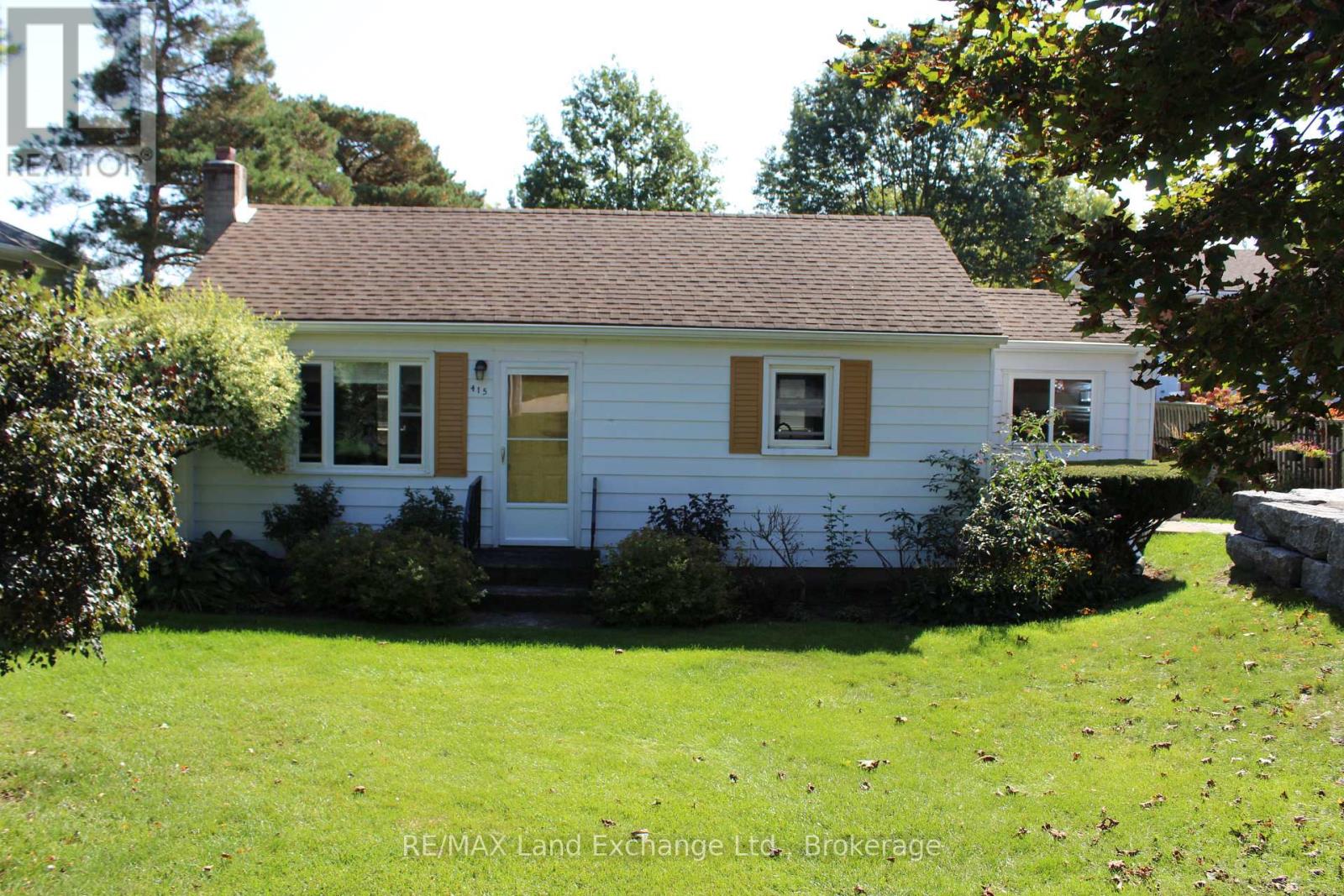 415 Elgin Street S, Kincardine, Ontario N2Z 2V4 - Photo 2 - X12429207