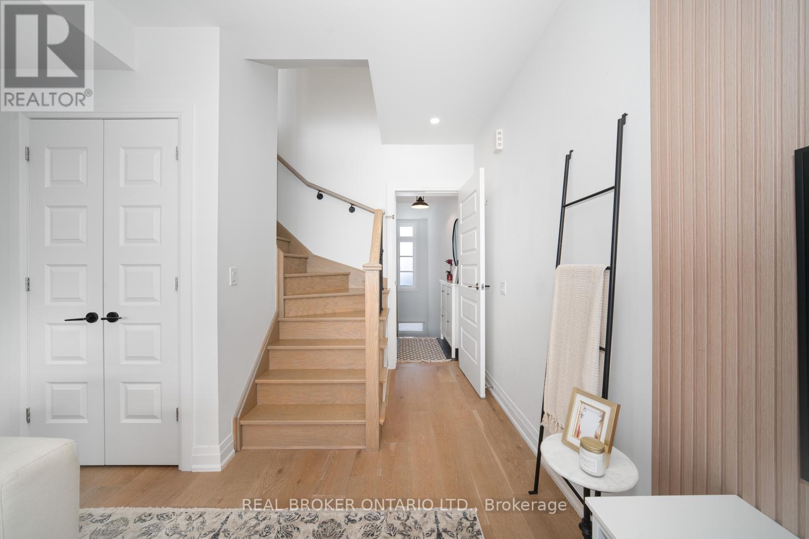 48 - 8167 Kipling Avenue, Vaughan (West Woodbridge), Ontario  L4L 0G4 - Photo 4 - N12525320