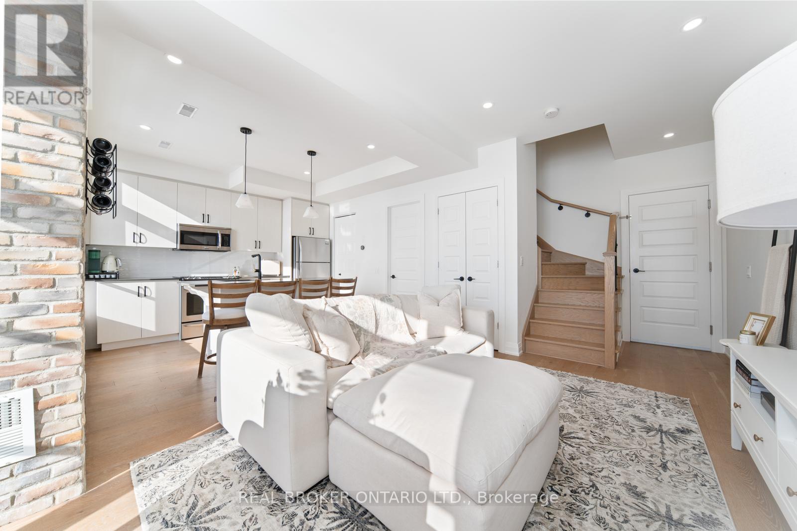 48 - 8167 Kipling Avenue, Vaughan (West Woodbridge), Ontario  L4L 0G4 - Photo 7 - N12525320