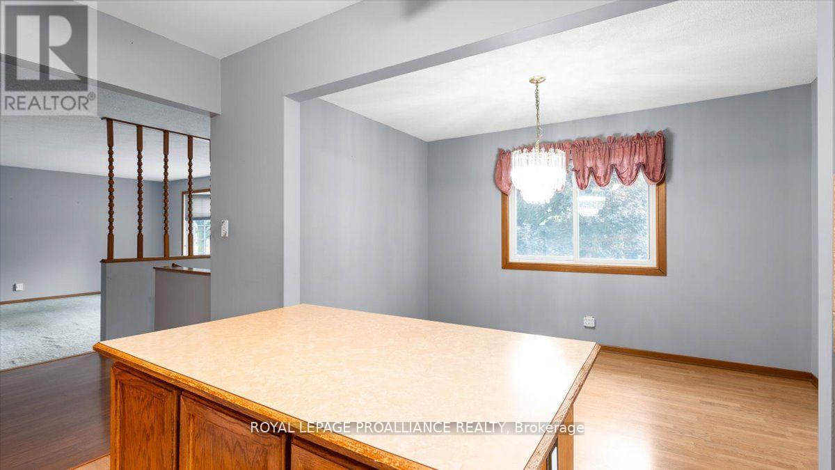 14 Connolly Avenue, Quinte West (Trenton Ward), Ontario  K8V 5T4 - Photo 12 - X12525380