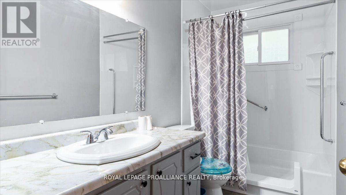 14 Connolly Avenue, Quinte West (Trenton Ward), Ontario  K8V 5T4 - Photo 19 - X12525380