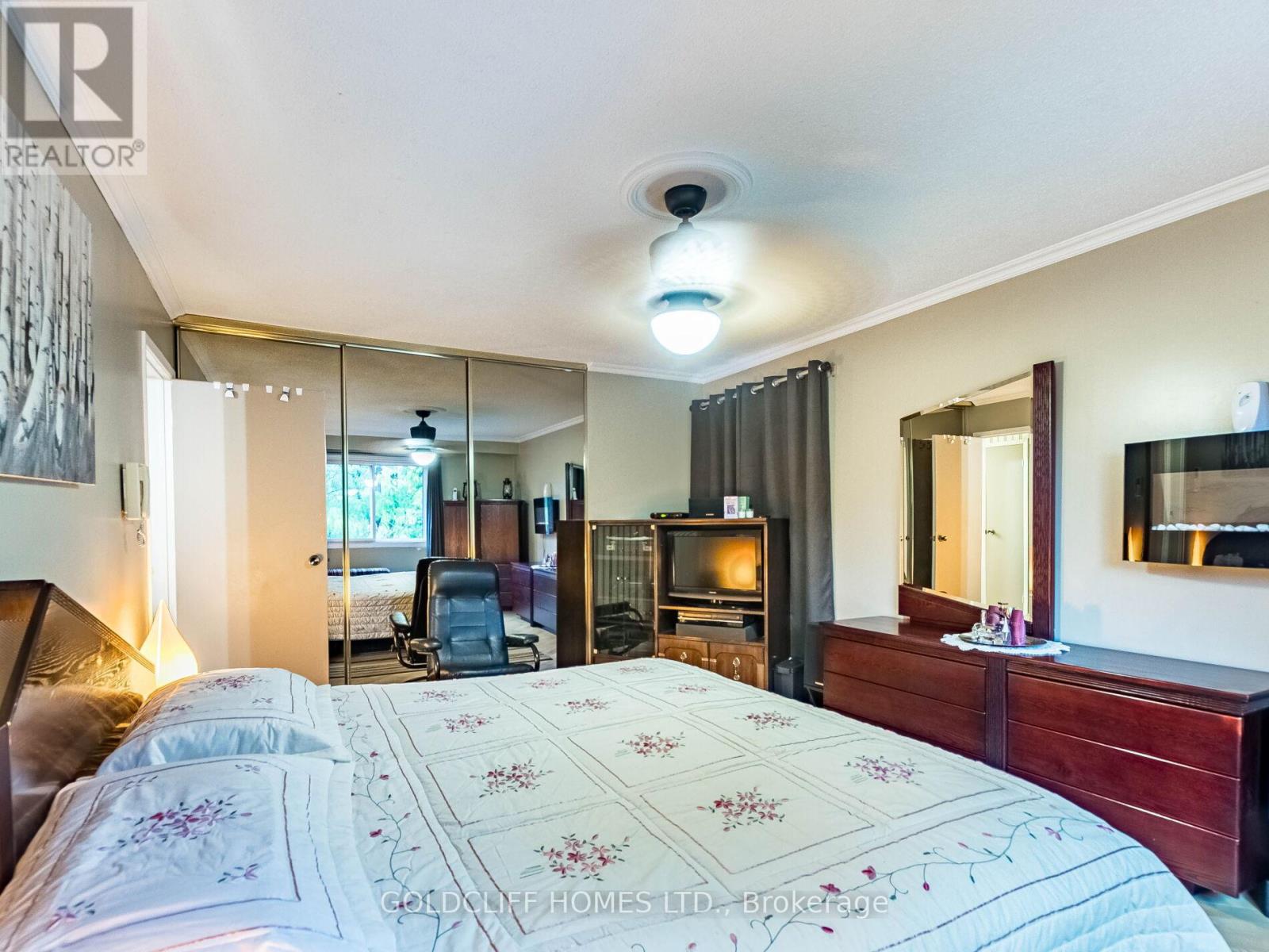 24 Rowe Court, Brampton, Ontario  L6X 2S2 - Photo 12 - W12525272